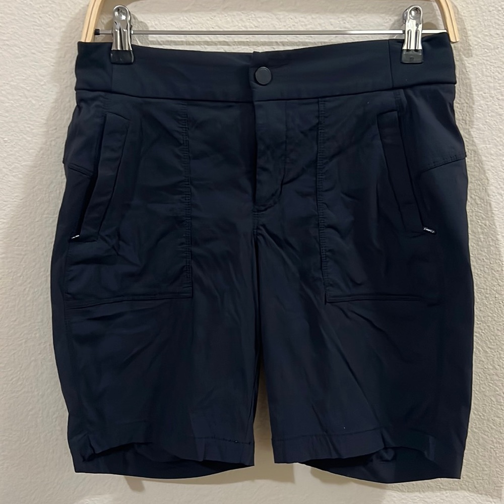 Athleta Black Hiking Women Sz 4 Stretchy Shorts